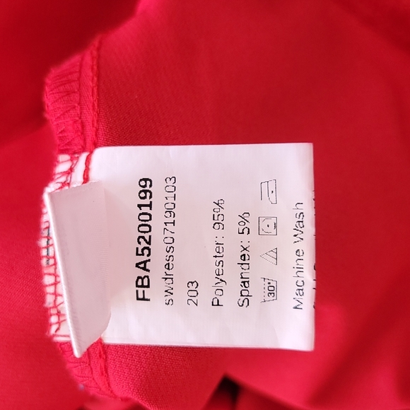 Red Dress - Picture 8 of 9